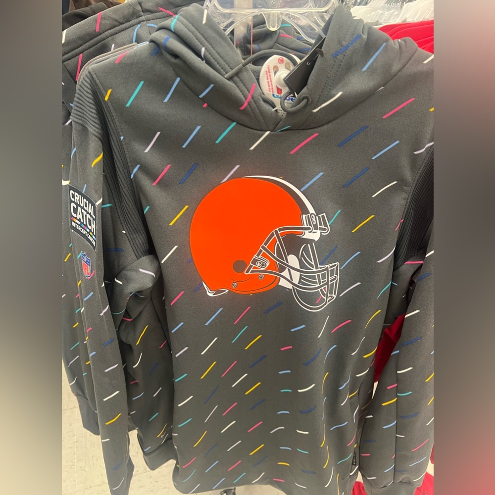 CLEVELAND BROWNS CANCER AWARENESS HOODIE. BRAND NEW. ADULT SIZE XL